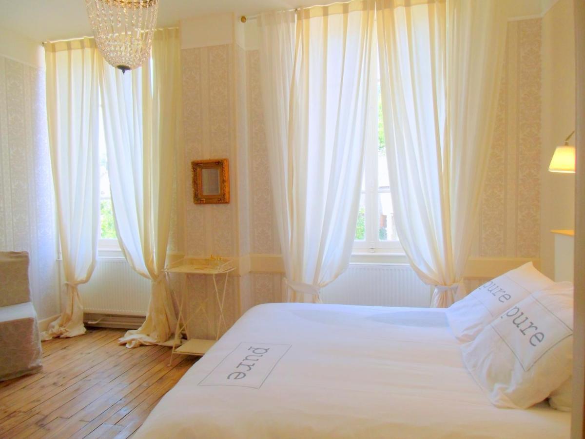 Hôtel De La Providence Egliseneuve-d'Entraigues Quarto foto